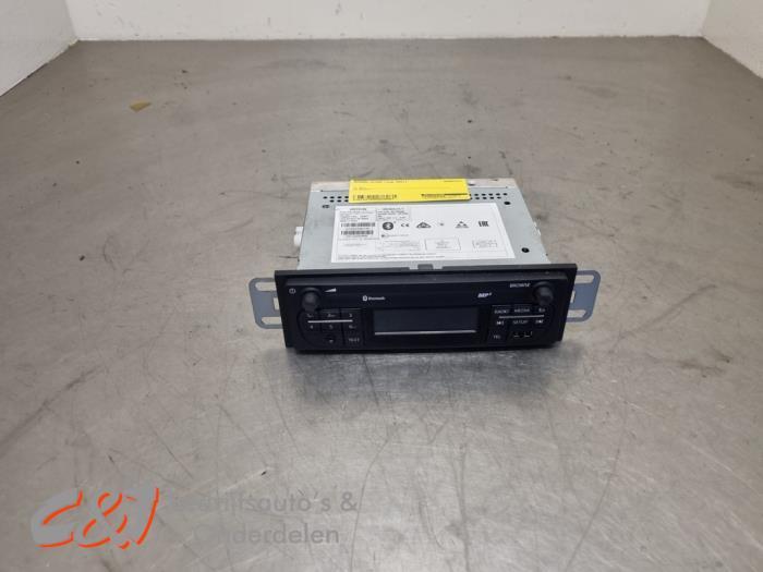 Radio van een Nissan NV300, Gebruikt, -, -, Ophalen of Verzenden