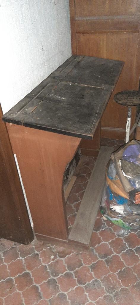 Oude schoolbank, Enlèvement