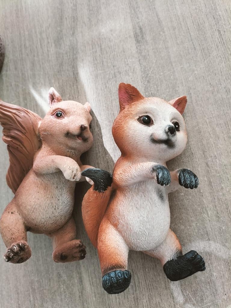 Twee bloempothouders 'Eekhoorn en vos', Enlèvement ou Envoi, Intérieur