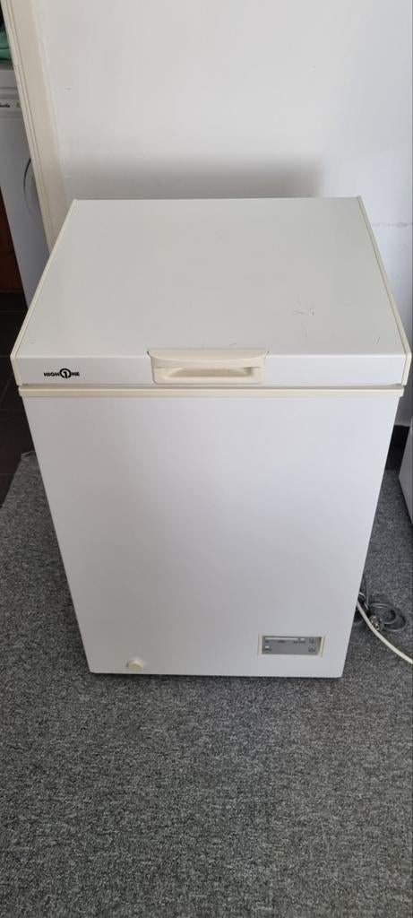 Congélateur coffre High One 100L – Bon état et compact, Elektronische apparatuur, Vriezers en Diepvrieskisten, Gebruikt, Vrijstaand