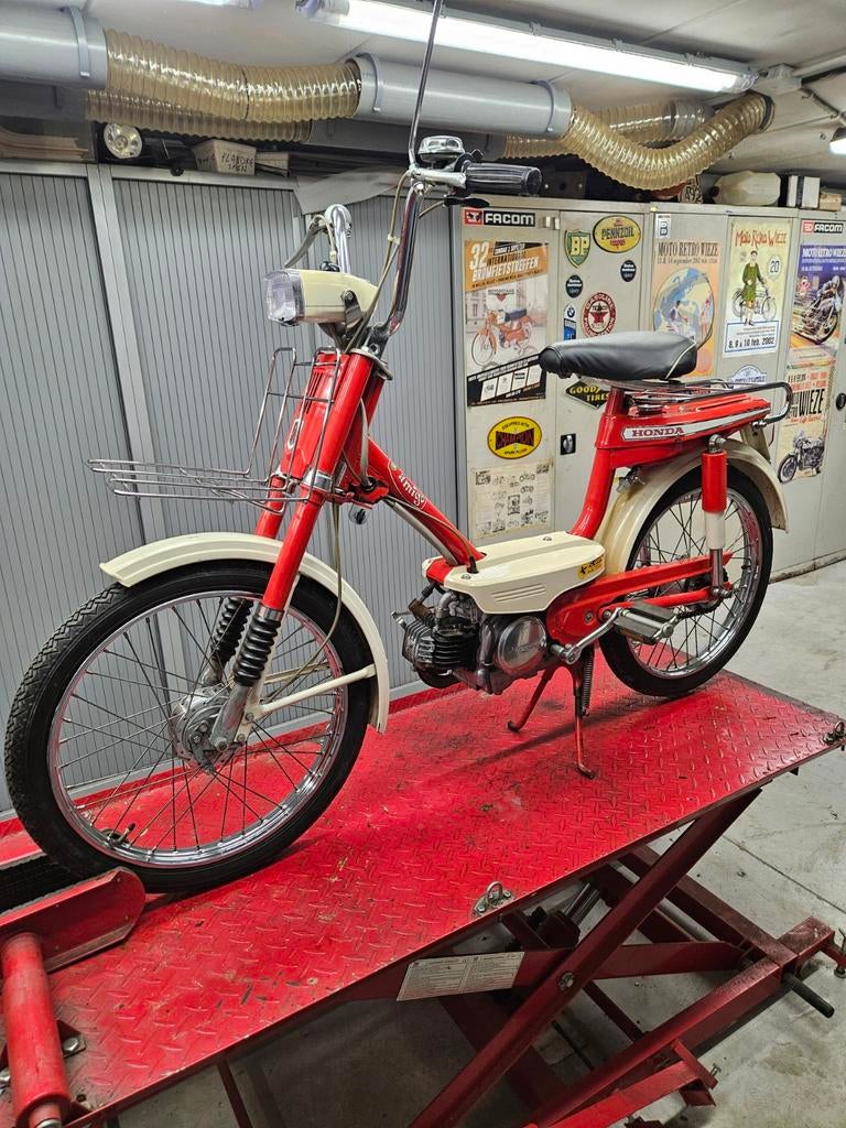 Honda Amigo PF50, Vélos & Vélomoteurs, Pièces de cyclomoteur | Oldtimers & Ancêtres, Selle, Enlèvement