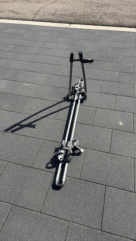 Thule fietsendrager freeride voor op dak, Ophalen, Zo goed als nieuw