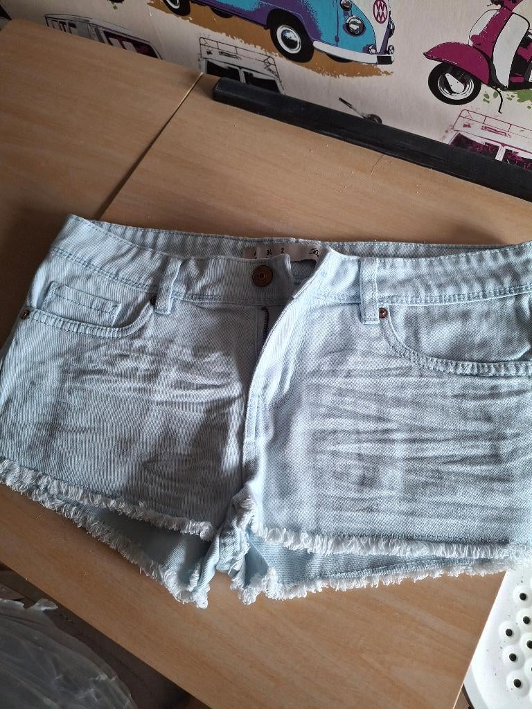 blauwe jeansshort DenimCO confectiemaat 34 in nieuwstaat, Kleding | Dames, Ophalen of Verzenden, Zo goed als nieuw, W27 (confectie 34) of kleiner