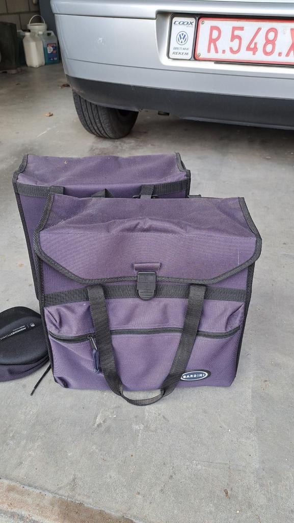 2 fietstassen en gel zadelovertrek, Ophalen