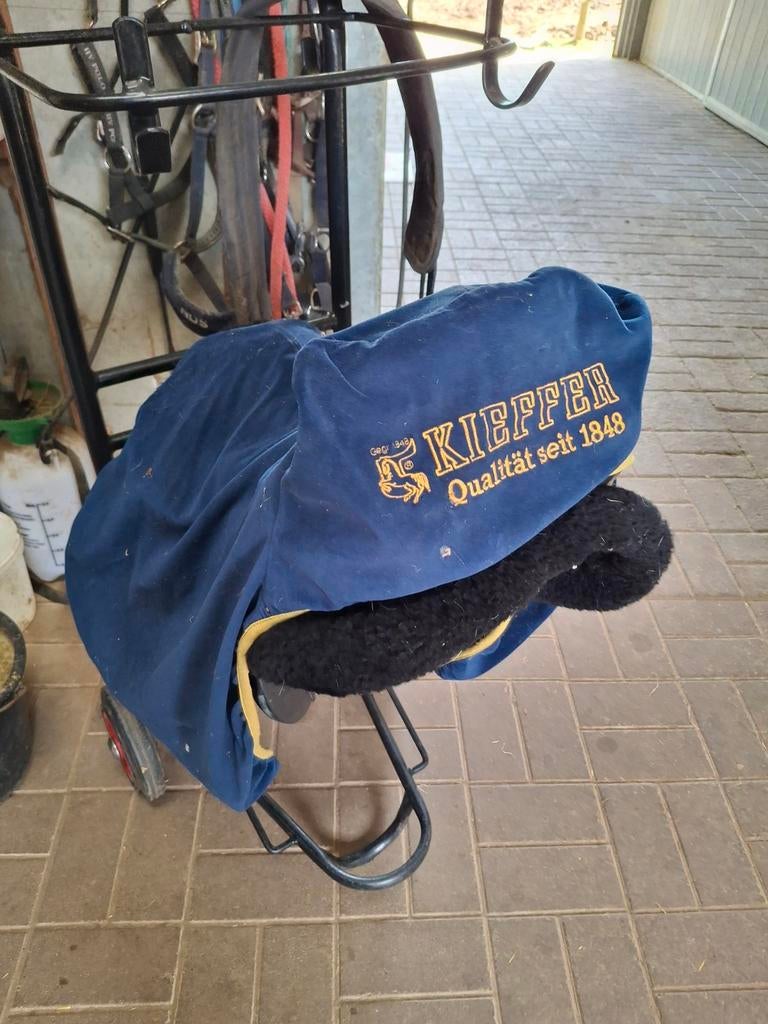 Kieffer veelzijdigheidszadel 17,5, Dieren en Toebehoren, Paarden en Pony's | Zadels, Ophalen
