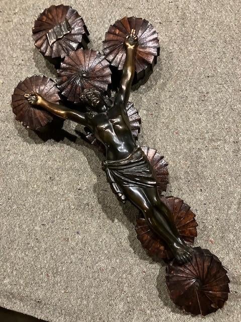 TRÈS VIEUX CRUCIFIX FAIT DE BOÎTES D'ALLUMETTES, Antiquités & Art, Antiquités | Objets religieux, Enlèvement ou Envoi