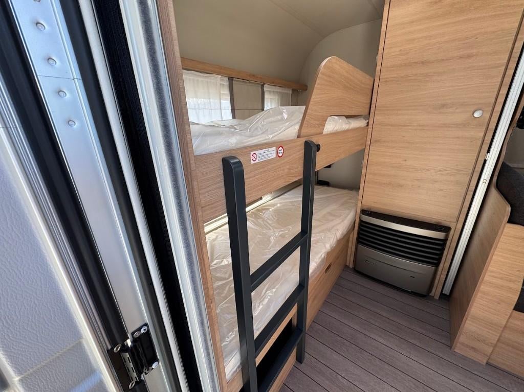 Knaus Sudwind 540 FDK, Entreprise, 75 kg, Jusqu'à 6, Coin salon convertible