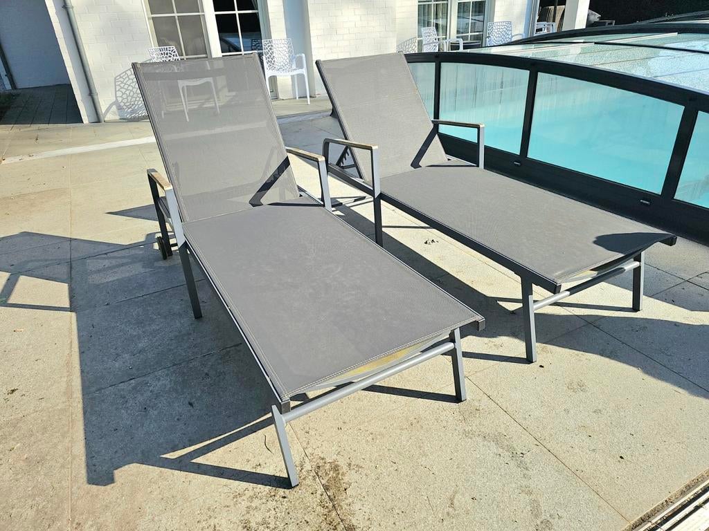 2 ligbedden antraciet aluminium met houten armsteun, Tuin en Terras, Ophalen, Aluminium