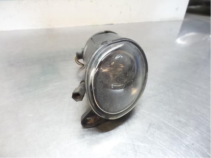 Mistlamp rechts-voor van een Volkswagen Passat (Passat 01-), Gebruikt, -, Volkswagen, -