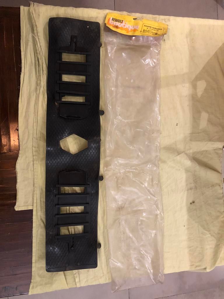 couvre calandre Renault 20 r20 30 r30, Nieuw, Voor, Renault