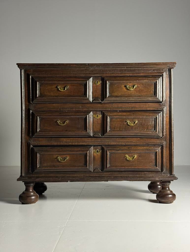 Engelse Ladekast 17e eeuw antiek, Ophalen, Zo goed als nieuw