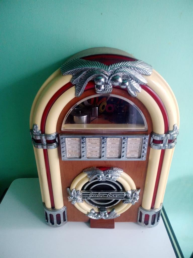 Radio cassette jukebox, Verzamelen, Automaten | Jukeboxen, Ophalen of Verzenden, Zo goed als nieuw