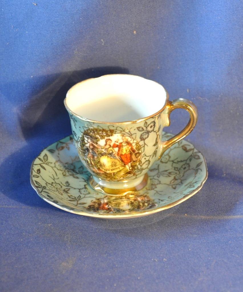 tasse +assiette de collection porcelaine vert or aux galant, Collections, Porcelaine, Cristal & Couverts, Comme neuf, Tasse et/ou soucoupe