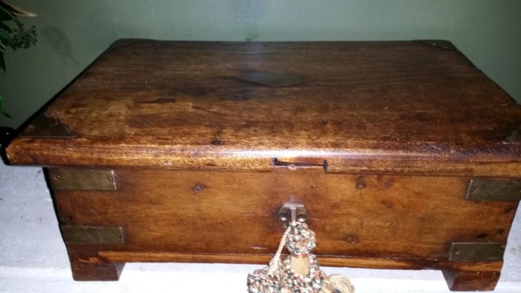 KISTJE DECORATIE KLEIN  BR 34X22 HOOG 10  CM 75 EURO, Huis en Inrichting, Woonaccessoires | Kisten, Ophalen