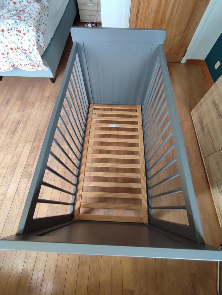 Lit bébé à barreaux Pericles gris, Enfants & Bébés, Chambre d'enfant | Lits, Enlèvement, Utilisé