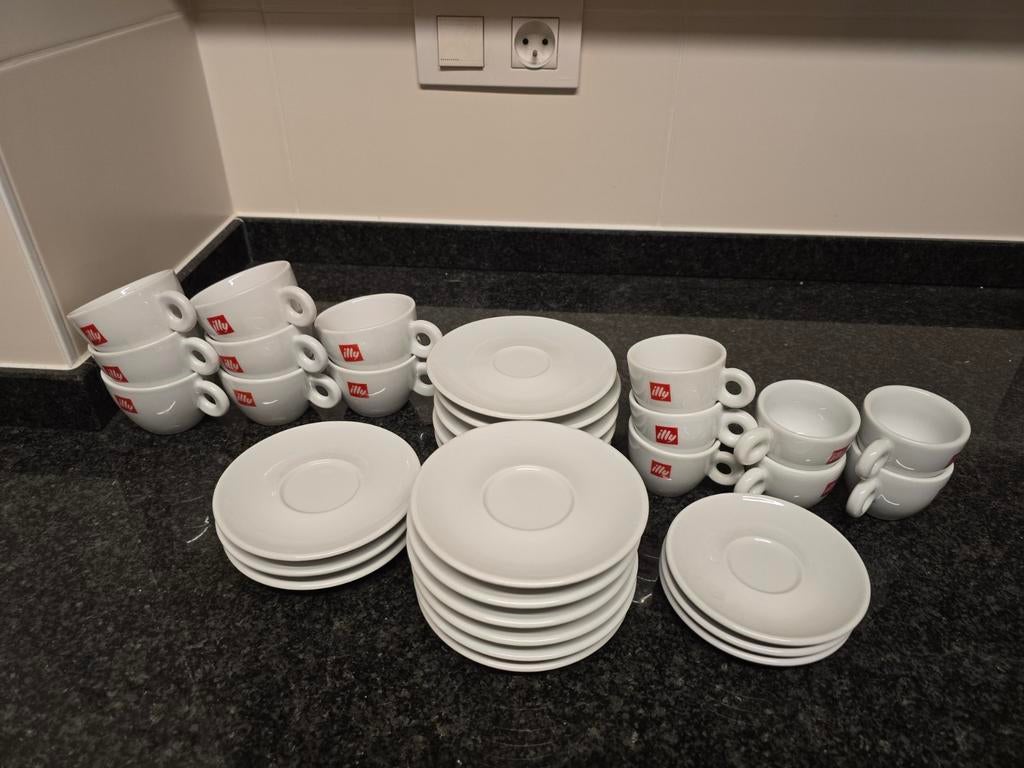 Illy-kopjes en schoteltjes, Huis en Inrichting, Keuken | Servies, Ophalen, Gebruikt, Kop(pen) en/of Schotel(s)