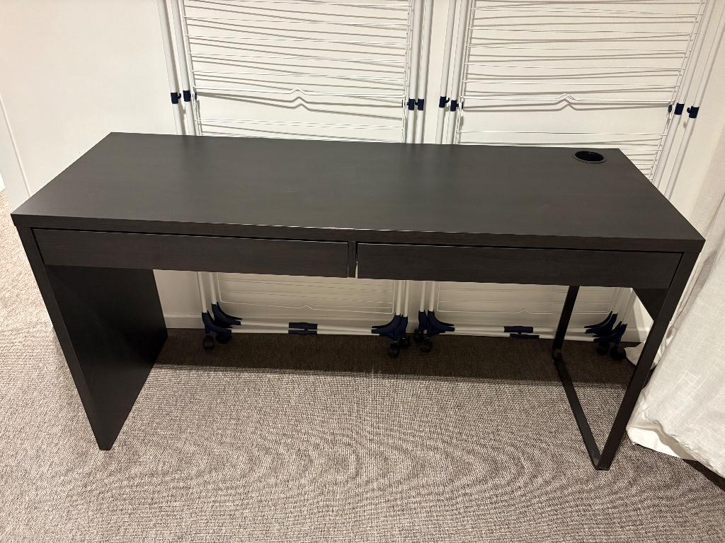 Bureau Micke IKEA zwart, Ophalen, Zo goed als nieuw
