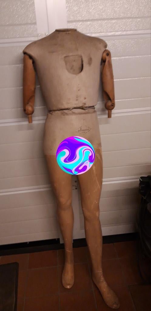 Poupée mannequin des années 1930 P.imans, Enlèvement