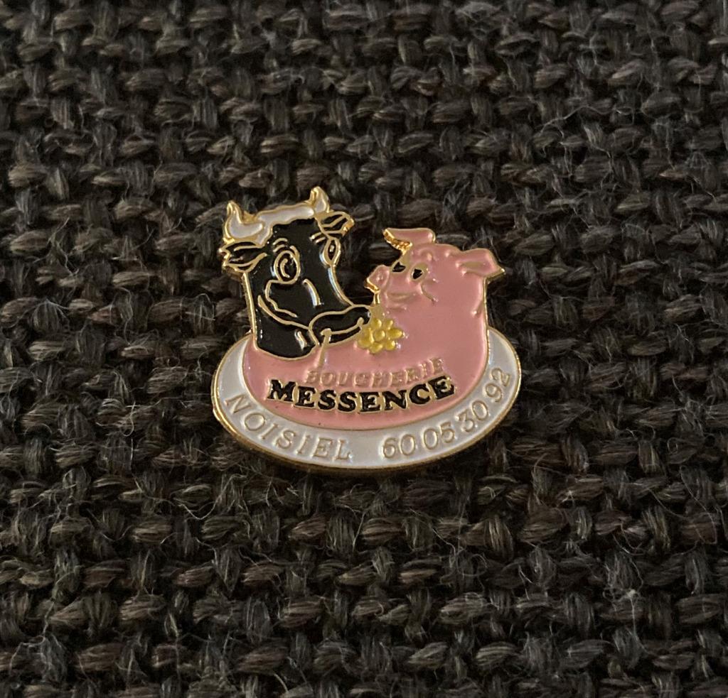 PIN - BOUCHERIE - SLAGERIJ - VACHE - COCHON - KOE - VARKEN, Collections, Envoi, Utilisé, Animal et Nature, Insigne ou Pin's