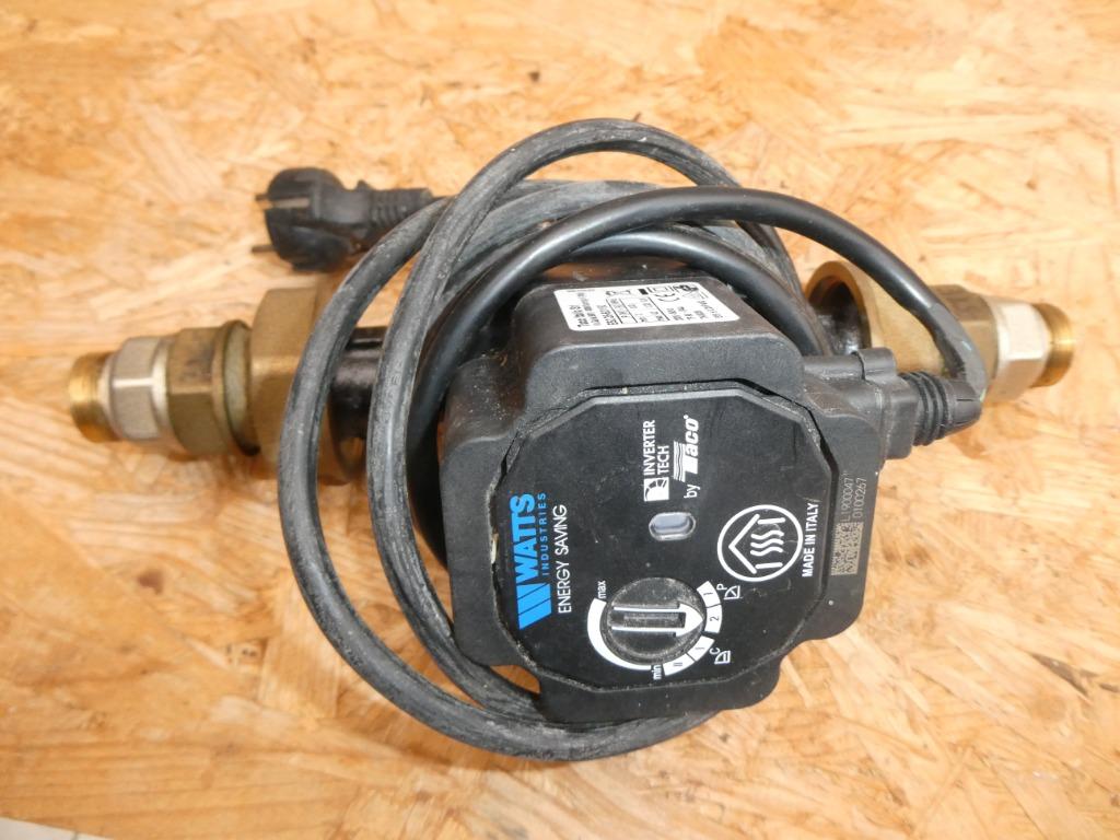 A vendre circulateur électronique pour installations de chau, Bricolage & Construction, Chauffage & Radiateurs, Enlèvement, Comme neuf