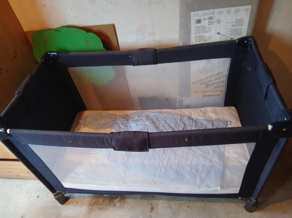 Lit pour bébé, Enfants & Bébés, Parcs, Enlèvement, Comme neuf