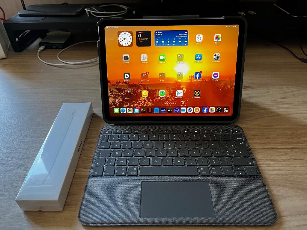 iPad Air 5 64GB Wifi + 5G + Pencil 2 + Toetsenbord cover, Apple iPad Air, 11 inch, Ophalen of Verzenden, Zo goed als nieuw