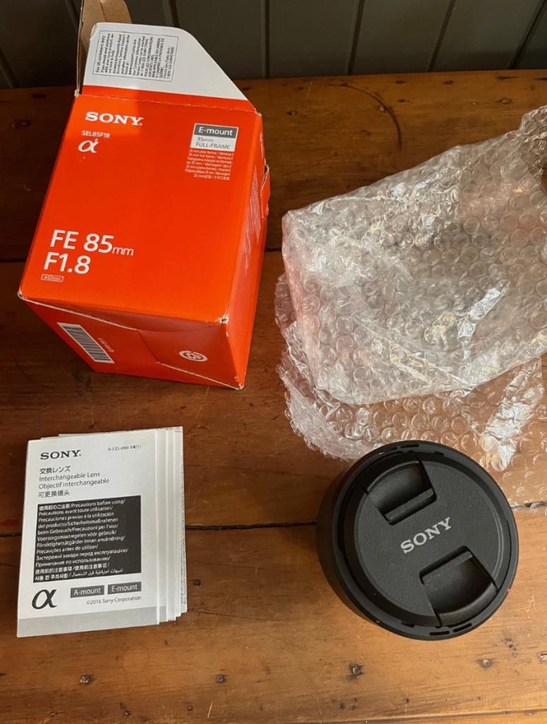 Objectif plein format Sony 85 mm F1.8 FE, TV, Hi-fi & Vidéo, Photo | Lentilles & Objectifs, Enlèvement ou Envoi, Utilisé, Téléobjectif