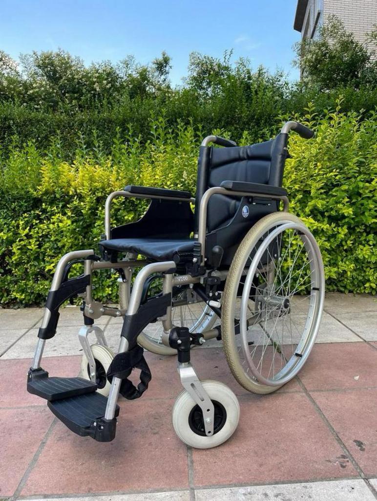 Chaise roulante pliable Vermeiren V 200 état neuf, Divers, Chaises roulantes, Comme neuf, Fauteuil roulant manuel, Pliant
