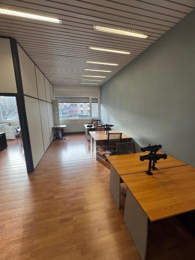BUREAU / LOCAL PROFESSIONNEL / OPPORTUNITÉ MOUSCRON, 65 m², Achat, Bureau