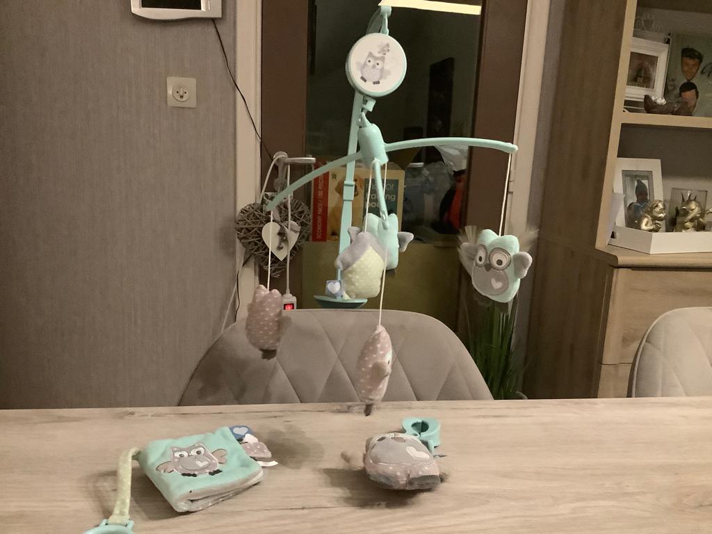 Baby Tiamo uil draaiende muziekmobiel met characters, Kinderen en Baby's, Ophalen of Verzenden, Zo goed als nieuw, Met geluid