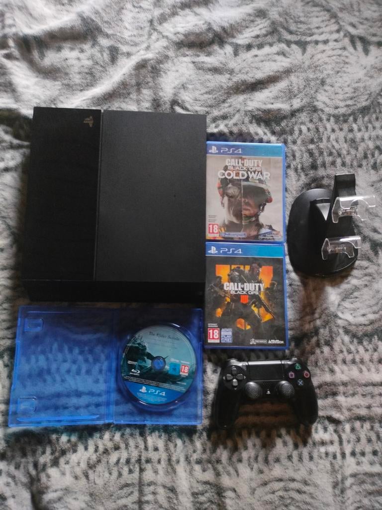 Ps4 met controller en games en oplaad station, Enlèvement, Avec 1 manette