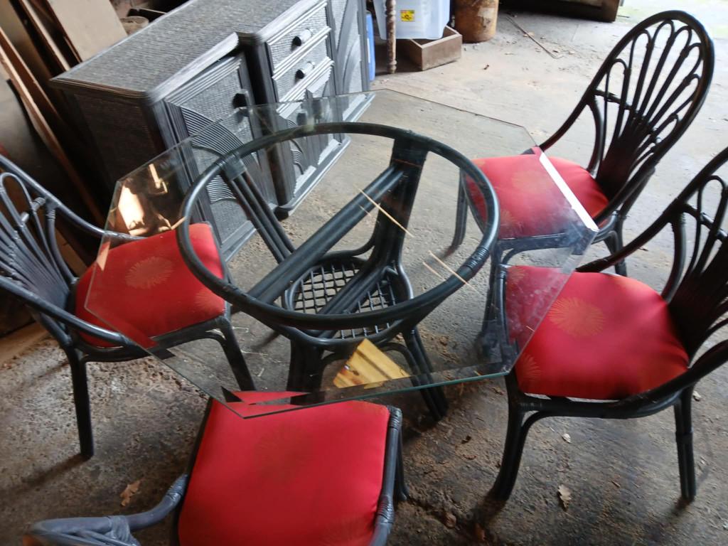 Salle à manger en rotin (commode, table, chaises), Enlèvement