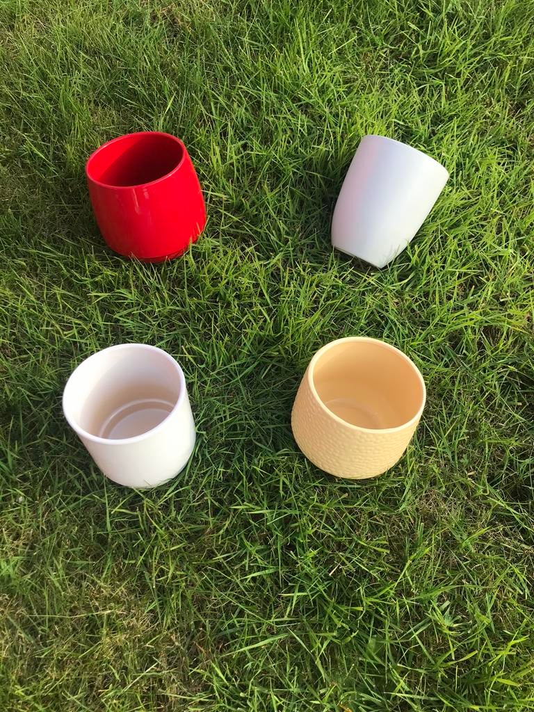 A vendre 3 CACHES POTS.  NOUVEAUX