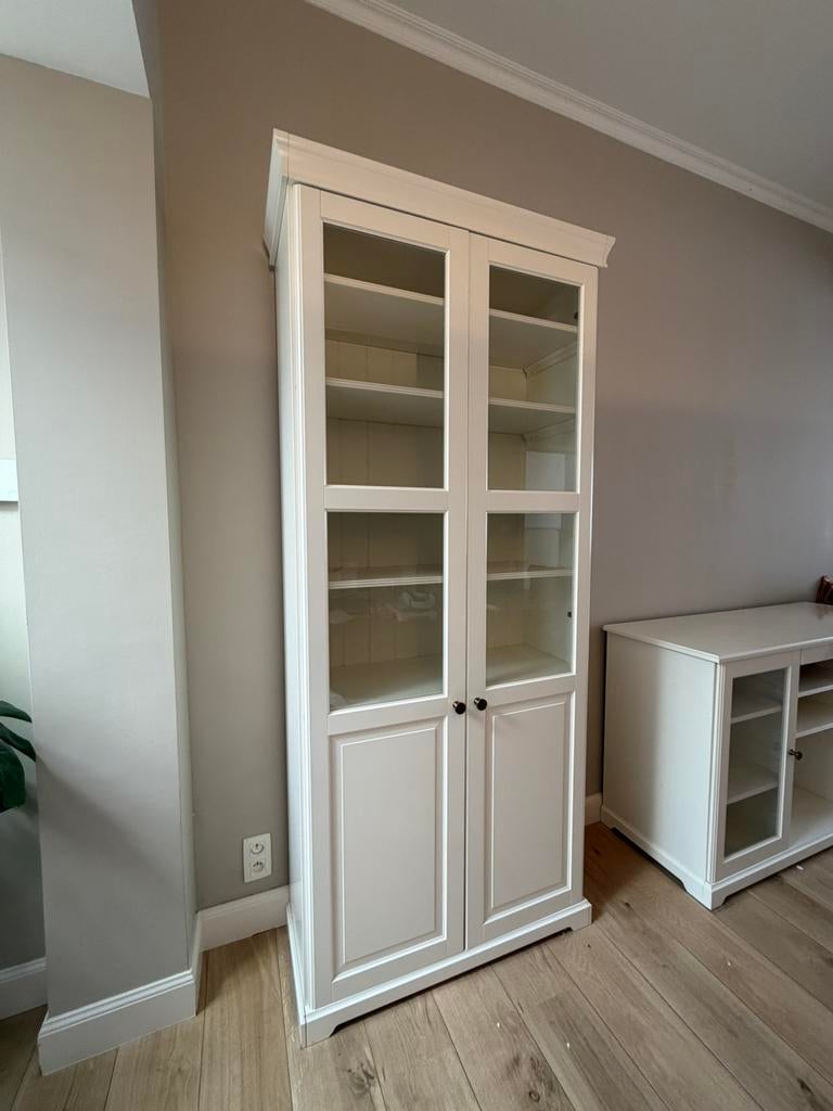 Liatorp boekenkast + dressoir, Huis en Inrichting, Kasten | Buffetkasten, Ophalen, Zo goed als nieuw