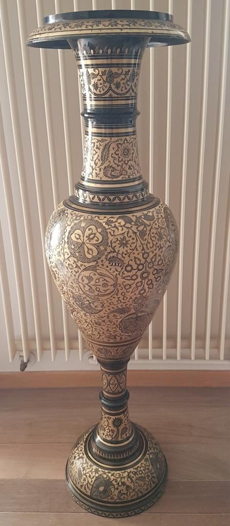 Oosterse bronzen vaas 125 cm. hoog en weegt 19 kgr.Prachtig, Ophalen