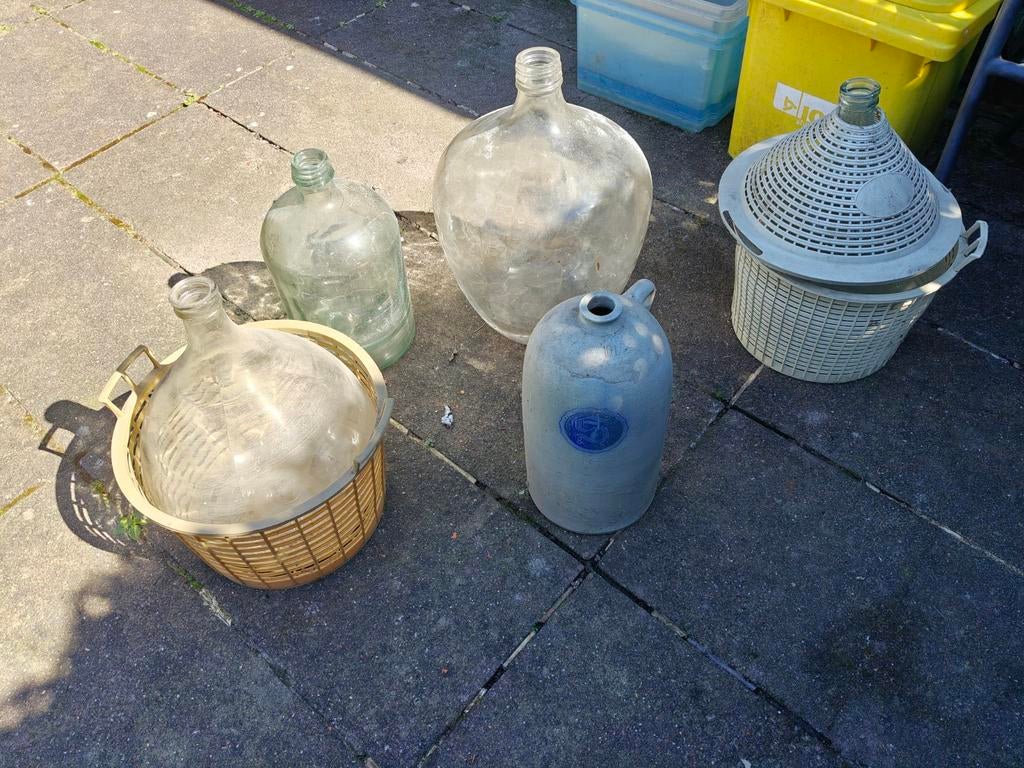 Dame Jeanne gistfles te Turnhout, Ophalen