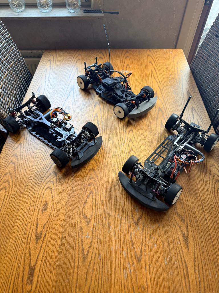 3 voitures de course RC 1/10, Échelle 1:10, Voiture on road, Enlèvement, Utilisé