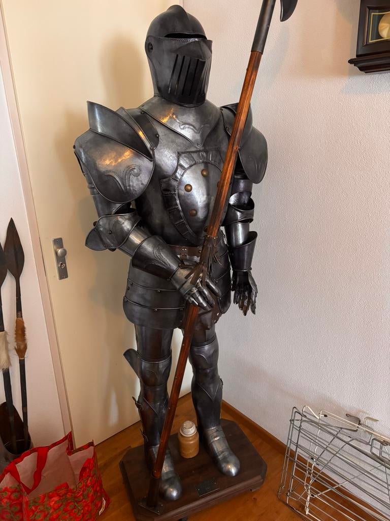 Levensgroot ridder harnas replica, Ophalen