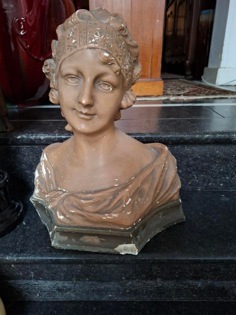 Statue de la reine Astrid, Antiquités & Art, Enlèvement