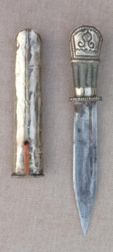 Dague orientale luxueuse en métal argenté antique, Collections, Enlèvement ou Envoi, Autres, Couteau ou Poignard