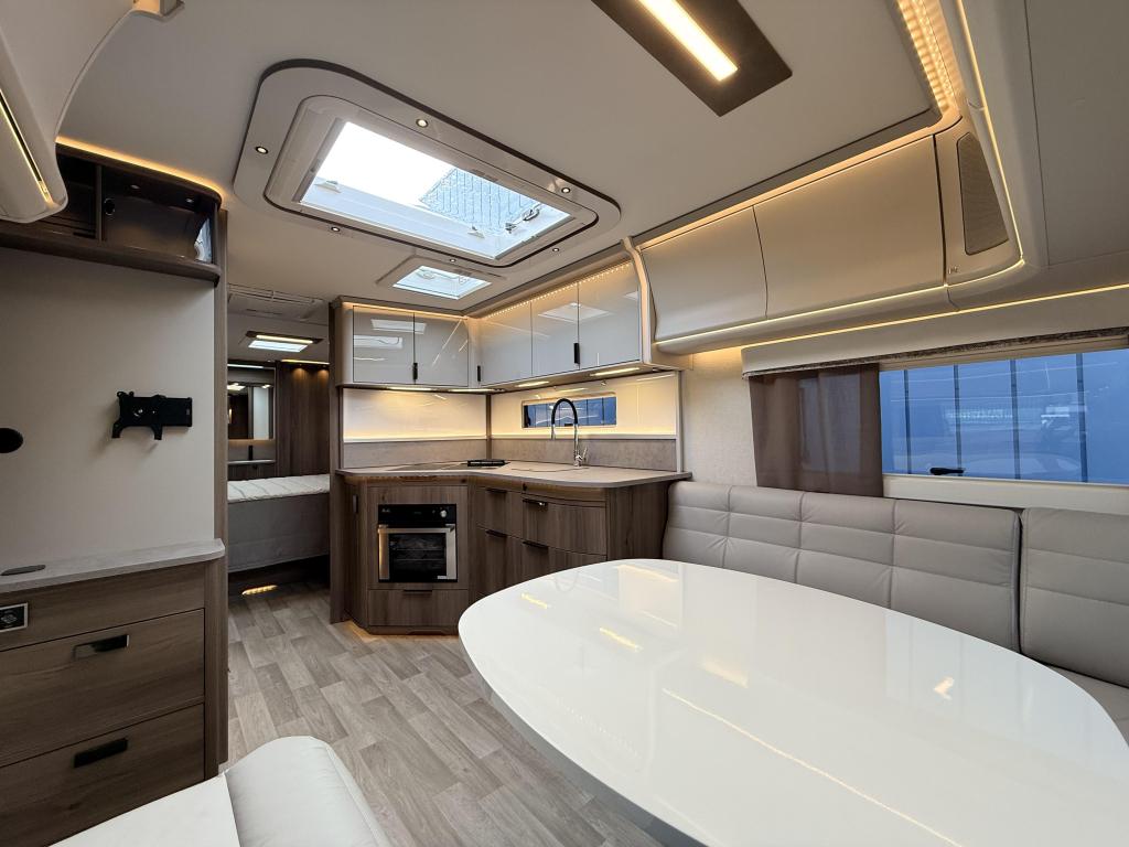 Kabe Imperial 780 TDL E8 *Hoekkeuken, Rondzit, Bedrijf, Kabe, 2000 kg en meer