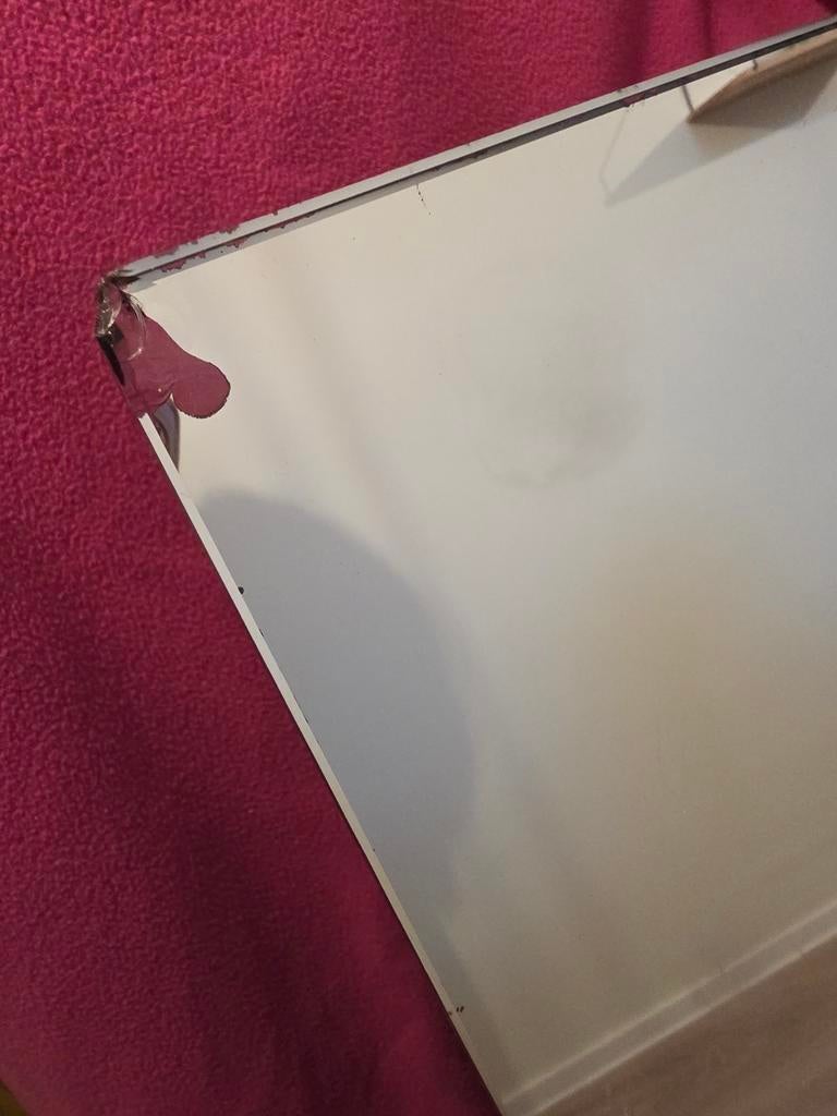 Grand miroir sans cadre, Enlèvement