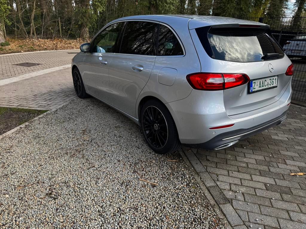 Mercedes B 180 benzine automaat, Auto's, Mercedes-Benz, 4 deurs, 4 cilinders, Leder en Stof, Bedrijf