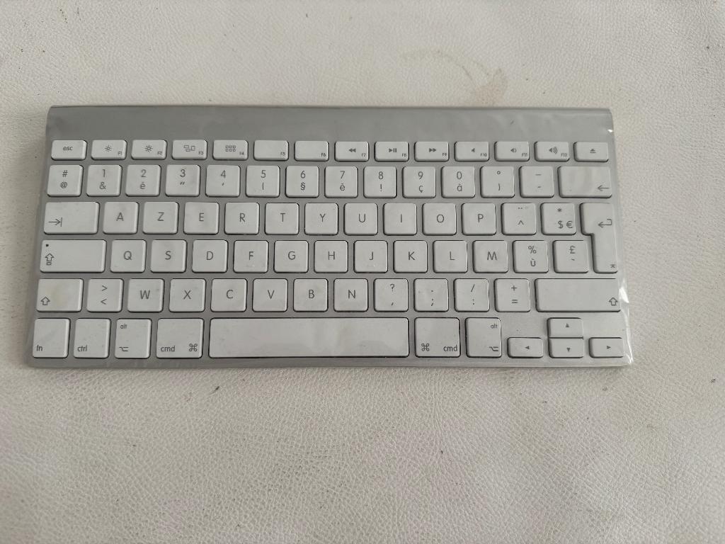 Clavier Apple AZERTY neuf, Informatique & Logiciels, Claviers, Neuf, Enlèvement ou Envoi, Azerty, Apple
