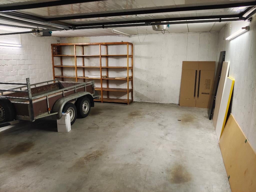 Dubbele gesloten garage box te huur in Berchem, Anvers (ville)