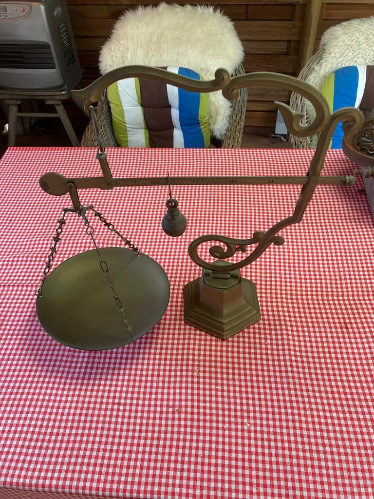 Antieke weegschaal, Enlèvement