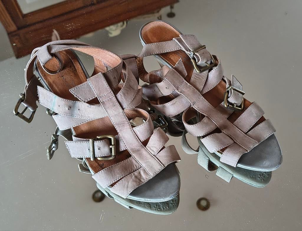 Grijze lederen sandalen met hakje, Kleding | Dames, Schoenen, Ophalen