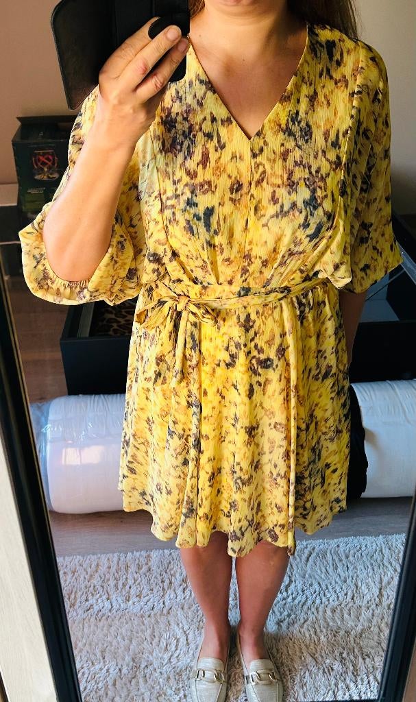 Geel kleedje camouflage print NIEUW, Kleding | Dames, Jurken, Maat 38/40 (M), Geel, Nieuw, Ophalen of Verzenden