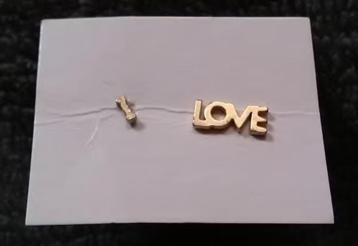 Love + os kleine gouden oorbellen, Handtassen en Accessoires, Oorbellen, Overige materialen, Ophalen of Verzenden, Zo goed als nieuw