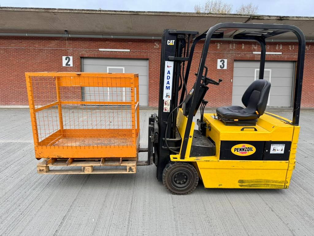 Caterpillar elektrische compacte heftruck trimast, Zakelijke goederen, 1000 tot 2000 kg, Ophalen, Elektrisch, Heftruck